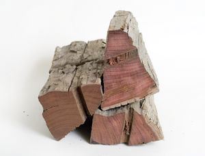 3 St. Jarrah-Zaunpfahl-Abschnitte, zus. ca. 10 kg (€ 9,90/ kg)